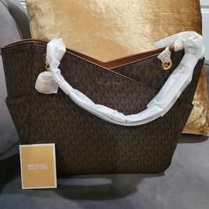 NWT - Michael Kors Jet Set Large Tote - SOLD